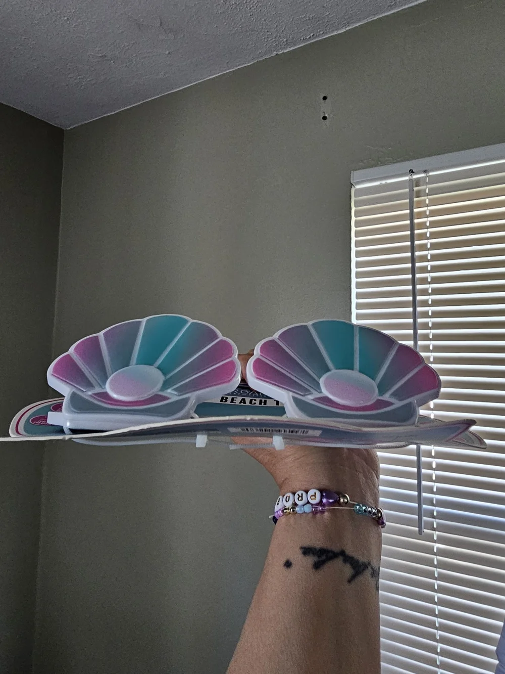 ROAM Shell Beach Towel Clips in Teal & Pink Gradient (2-Pack)